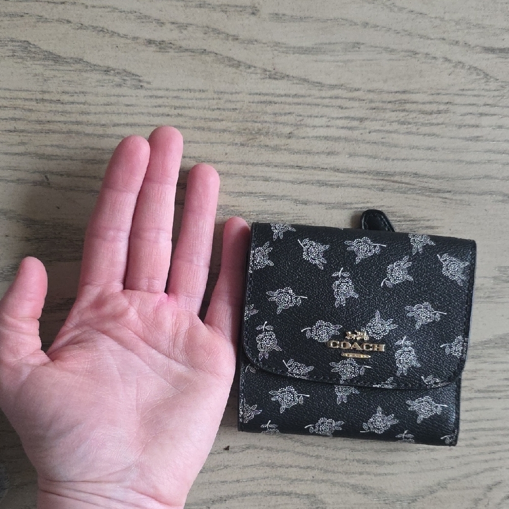 NWOT COACH Black Leather Trifold Wallet Black With White Floral Print - Picture 10 of 10